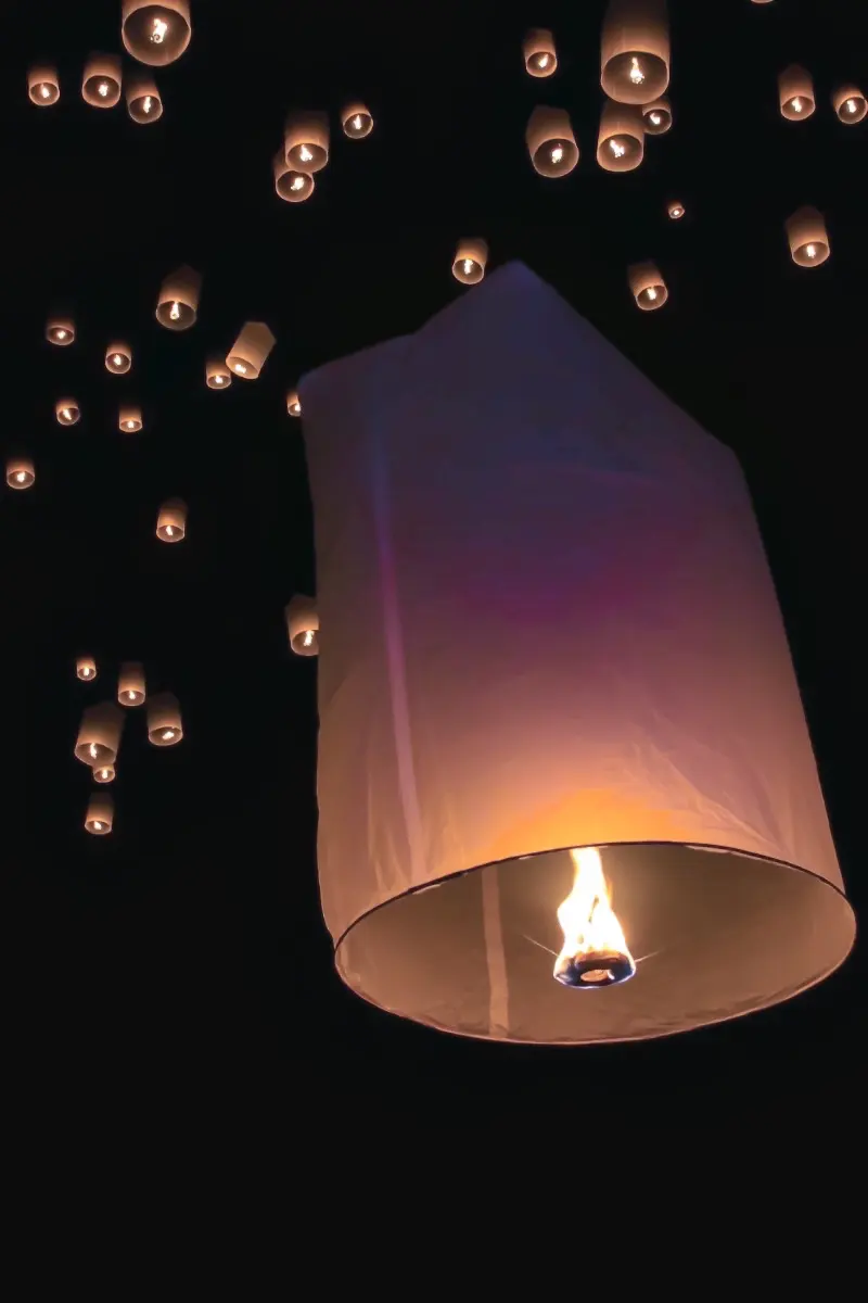 Light floating lanterns